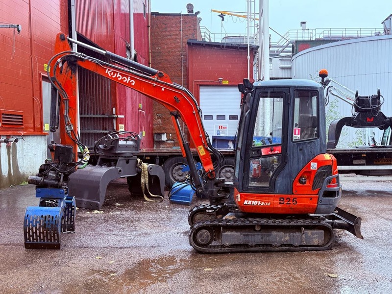 Kubota KX101-3 - Minikoparka z chwytakiem